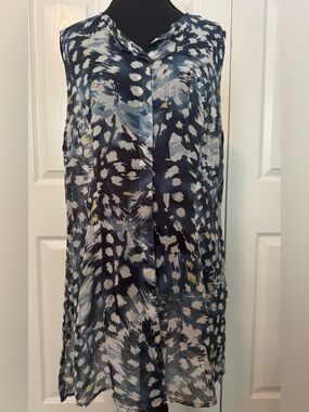 CAbi Navy, White & Gray Abstract Sleeveless Blouse